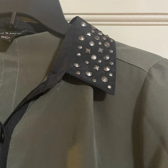 Rock & Republic Olive button up. Size small. Stud detail. Good condition - Picture 2 of 4